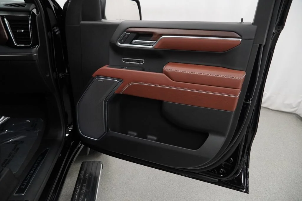 Used 2025 Onyx Black GMC Denali Ultimate image 35
