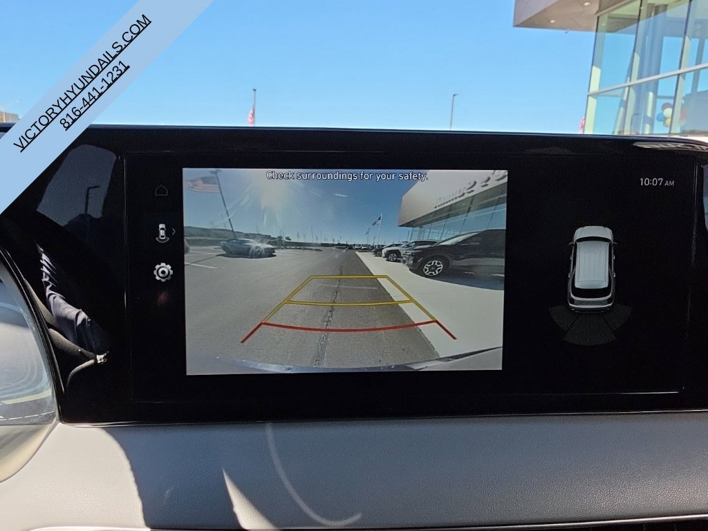 Used 2025 White Hyundai SEL image 18