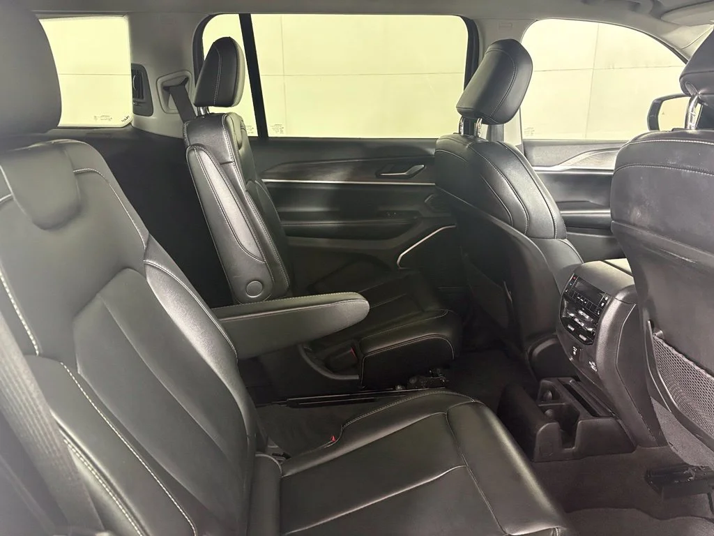 Used 2022 White Jeep Limited image 17