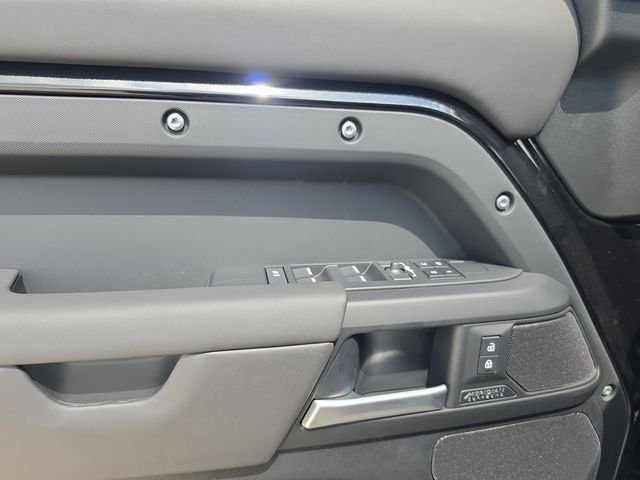 New 2026 Santorini Black Land Rover X-Dynamic SE image 11
