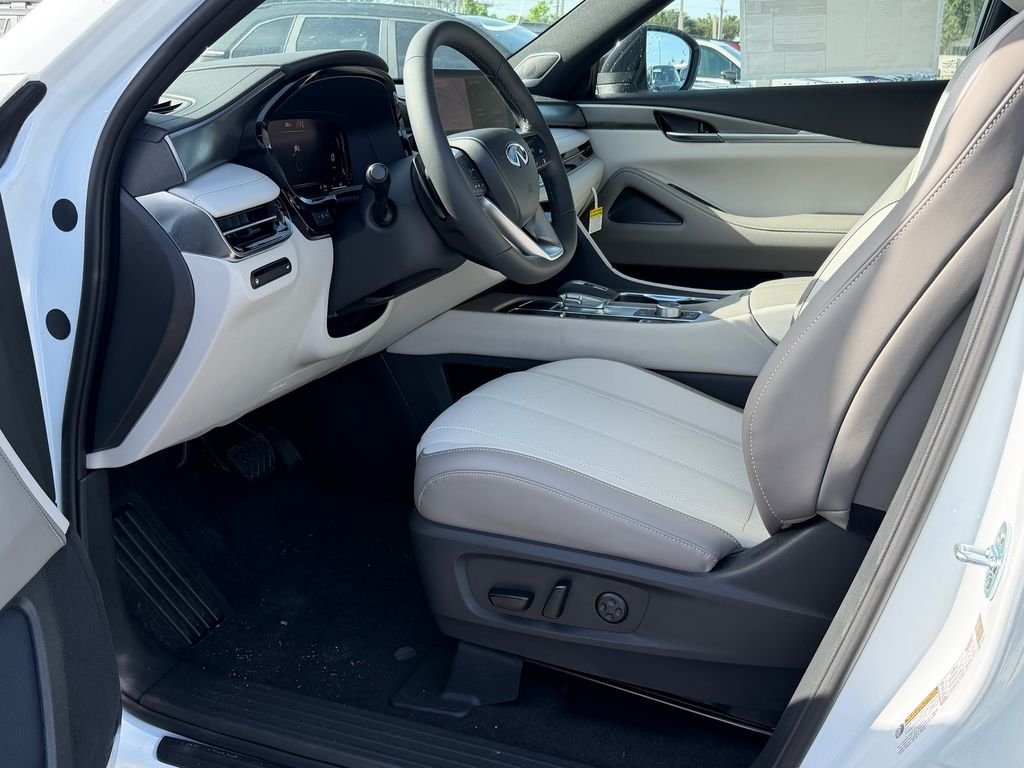 New 2027 RADIANT WHITE INFINITI Luxe AWD image 13