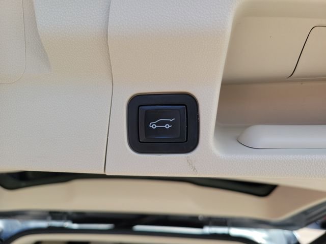 Used 2023 Silver GMC Denali image 10