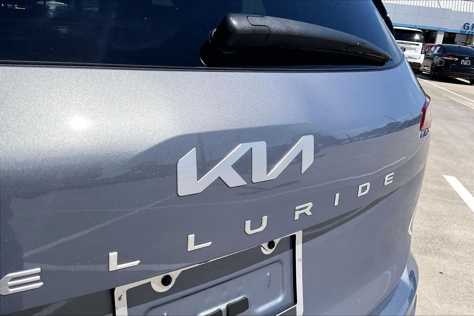 Used 2025 Everlasting Silver Kia LX image 29