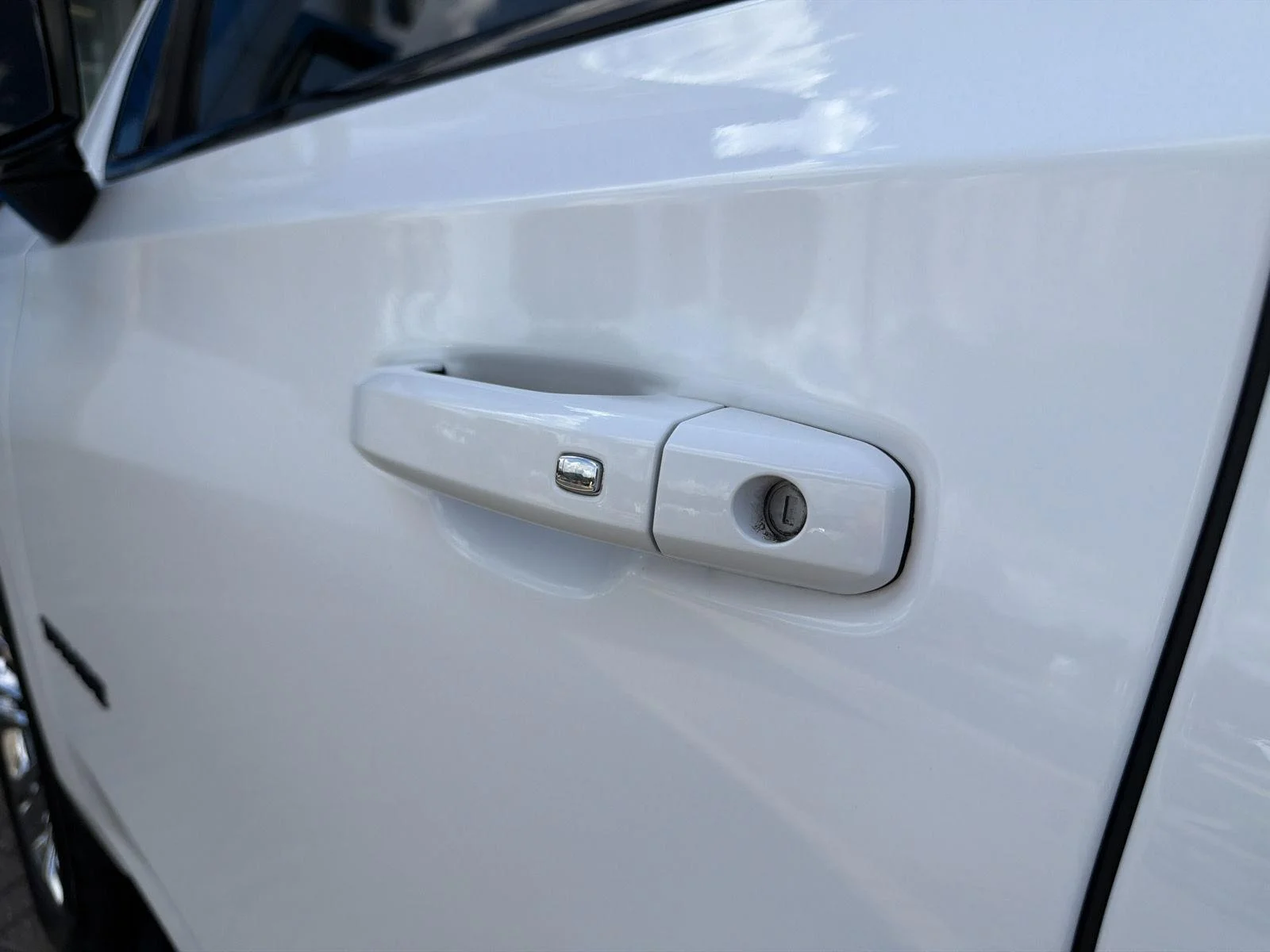 Used 2022 SUMMIT WHITE Chevrolet RST image 12