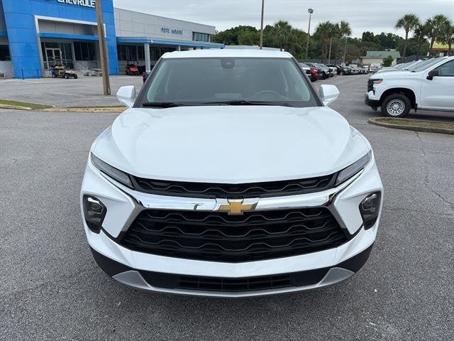 Used 2025 Summit White Chevrolet 2LT image 38