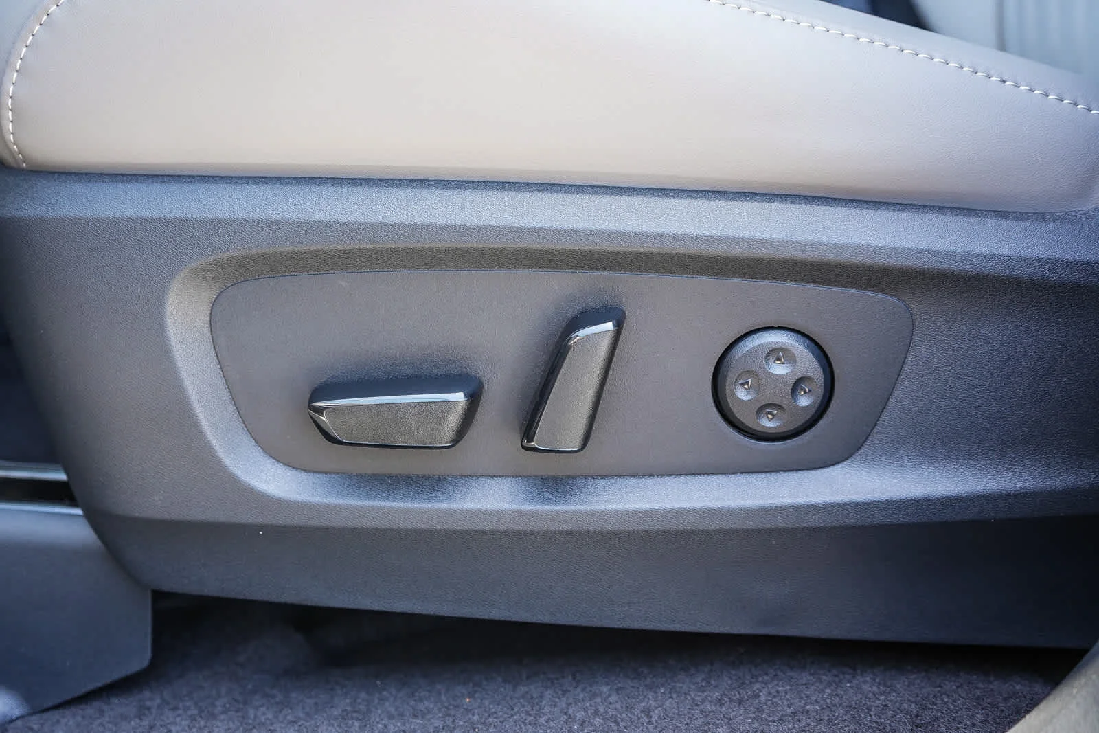 New 2027 2T RAD WHT INFINITI Autograph AWD image 23
