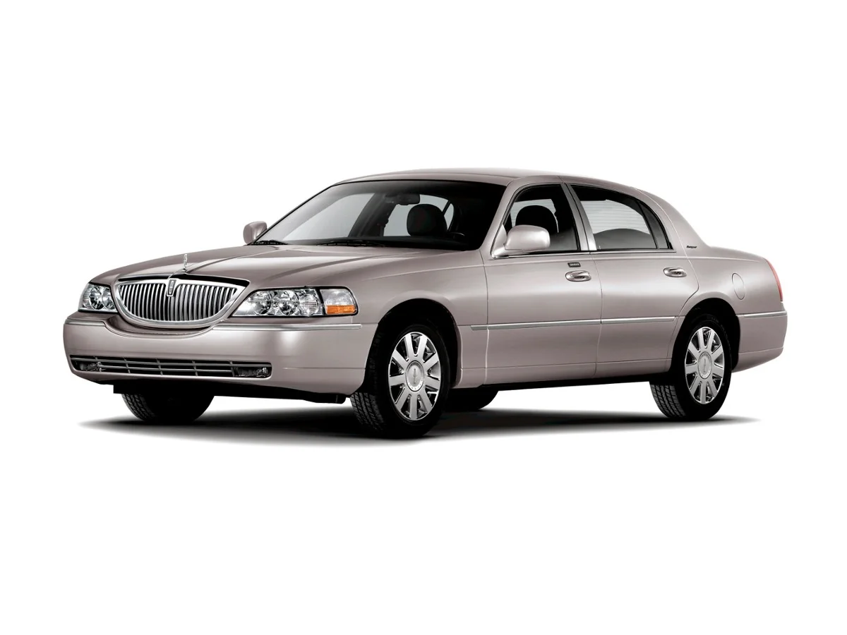 2007 Lincoln Town Car's photo
