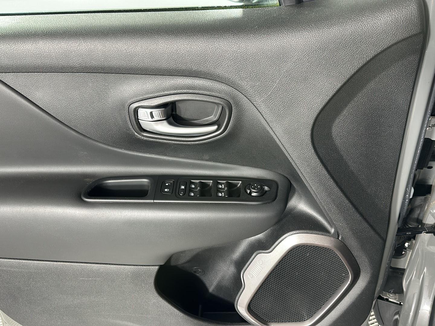 Used 2022 Sting-Gray Clearcoat Jeep Latitude image 16