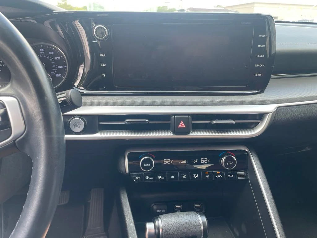 Used 2022 White Kia GT-Line image 19