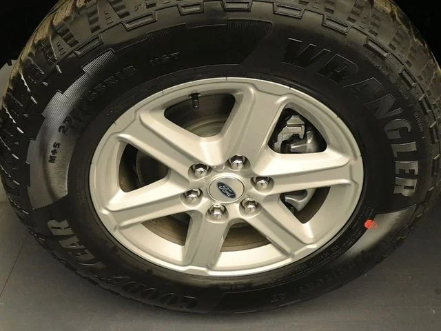 New 2026 Agate Black Metallic Ford XLT image 13