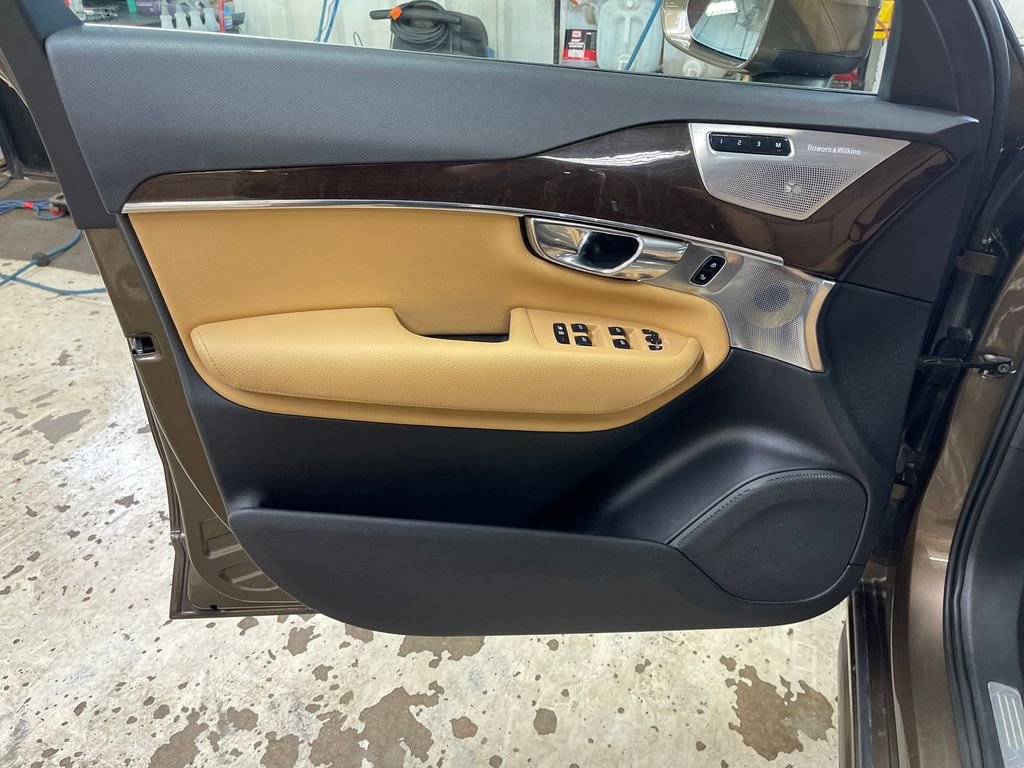 Used 2016 Blue Volvo T6 Momentum image 16
