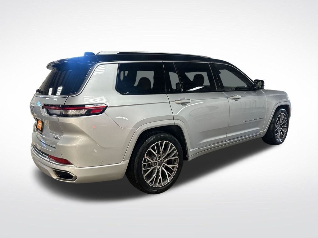 Used 2023 Silver Jeep Summit image 5