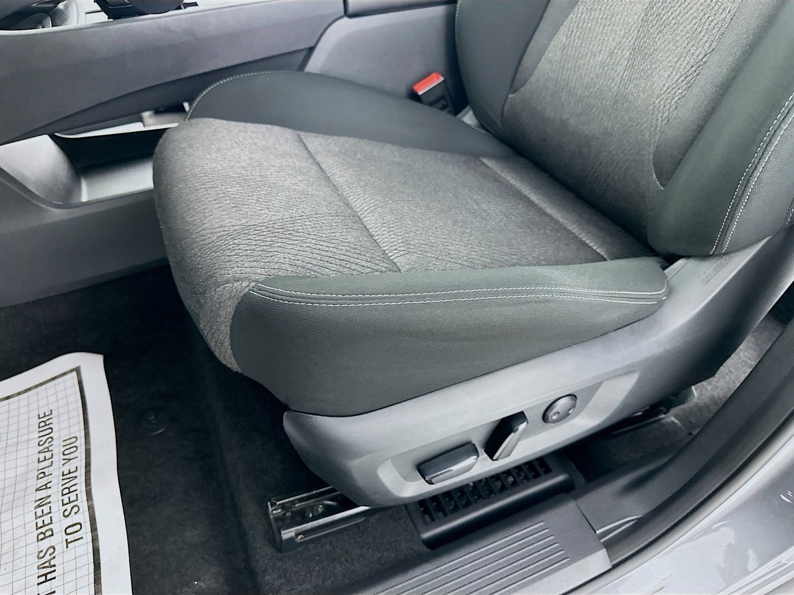 2024 Nissan Rogue SV - Photo 25