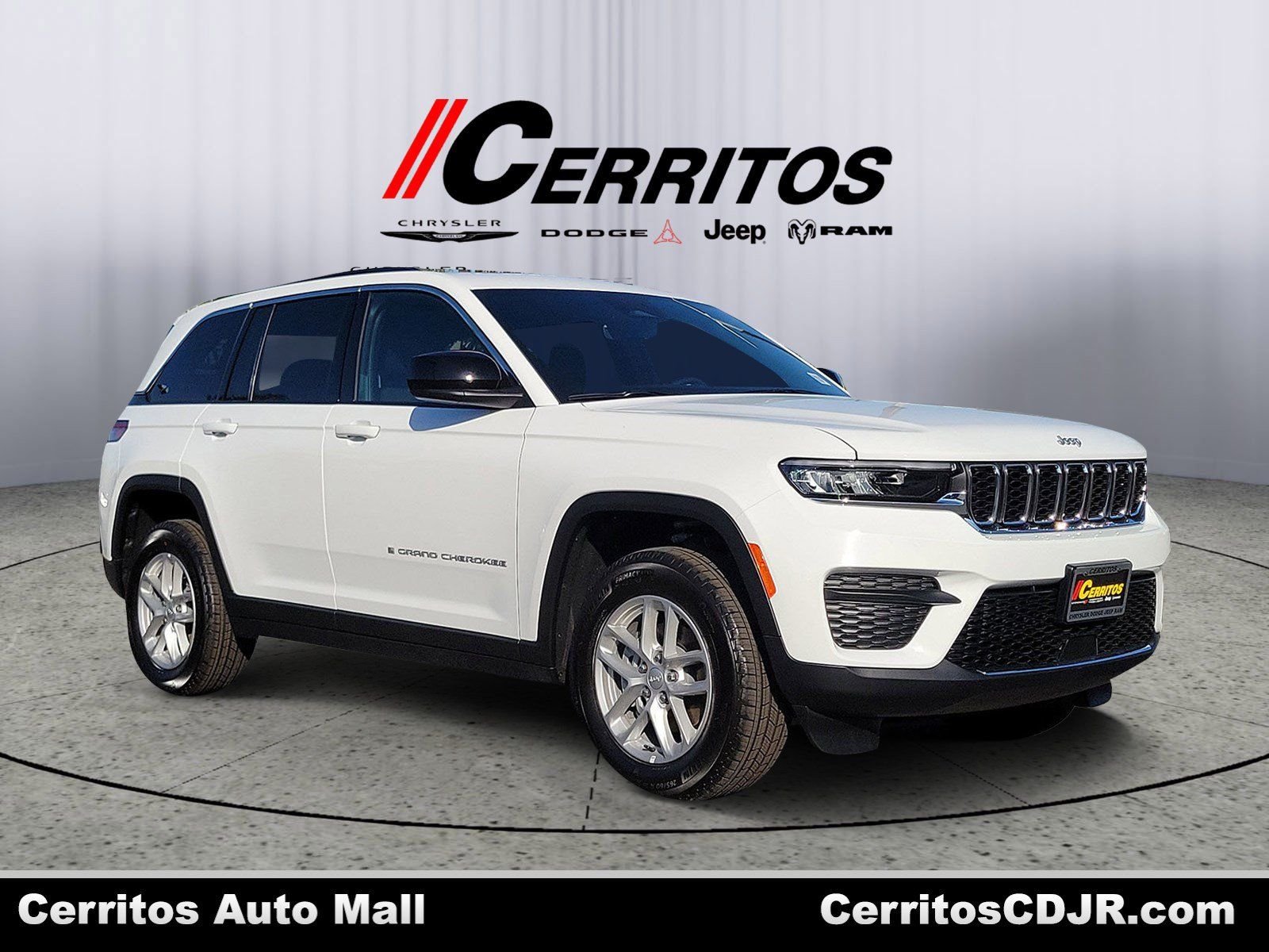 New 2026 Bright White Clear-Coat Exterior Paint Jeep Laredo X image 1