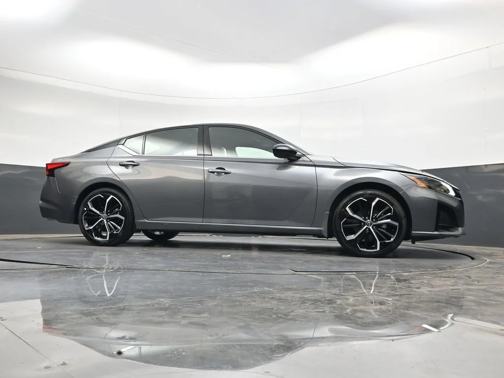 Used 2025 Gray Nissan 2.5 SR image 40