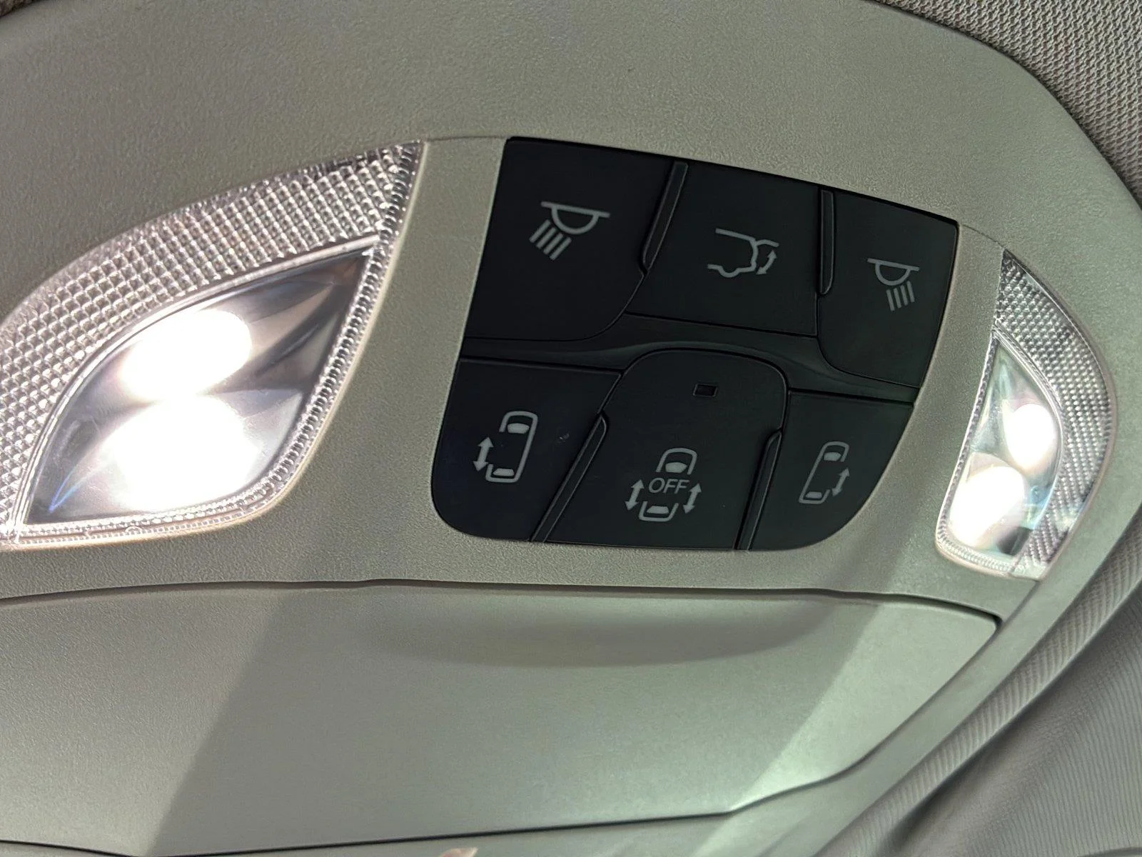 Used 2023 Silver Mist Clearcoat Chrysler LX image 35