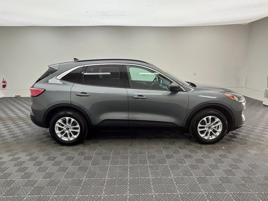 Used 2022 Gray Ford SE image 7