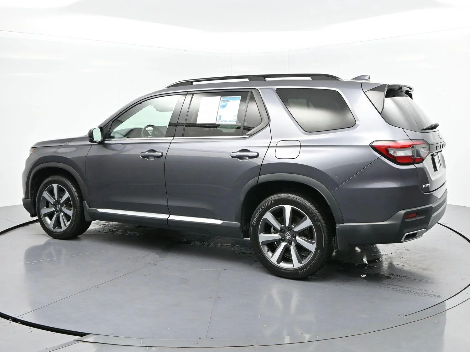 Used 2024 Modern Steel Metallic Honda Touring image 5