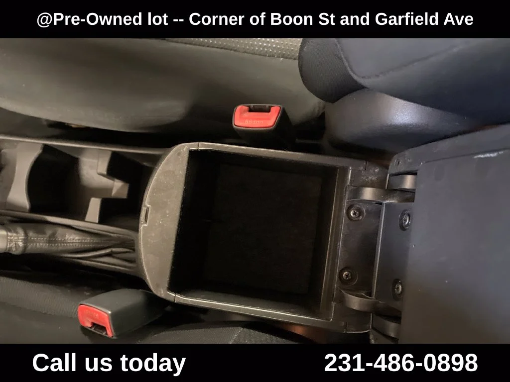 Used 2009  Toyota S image 23
