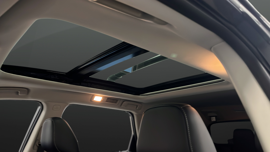Used 2025 Gun Metallic Nissan SL image 12