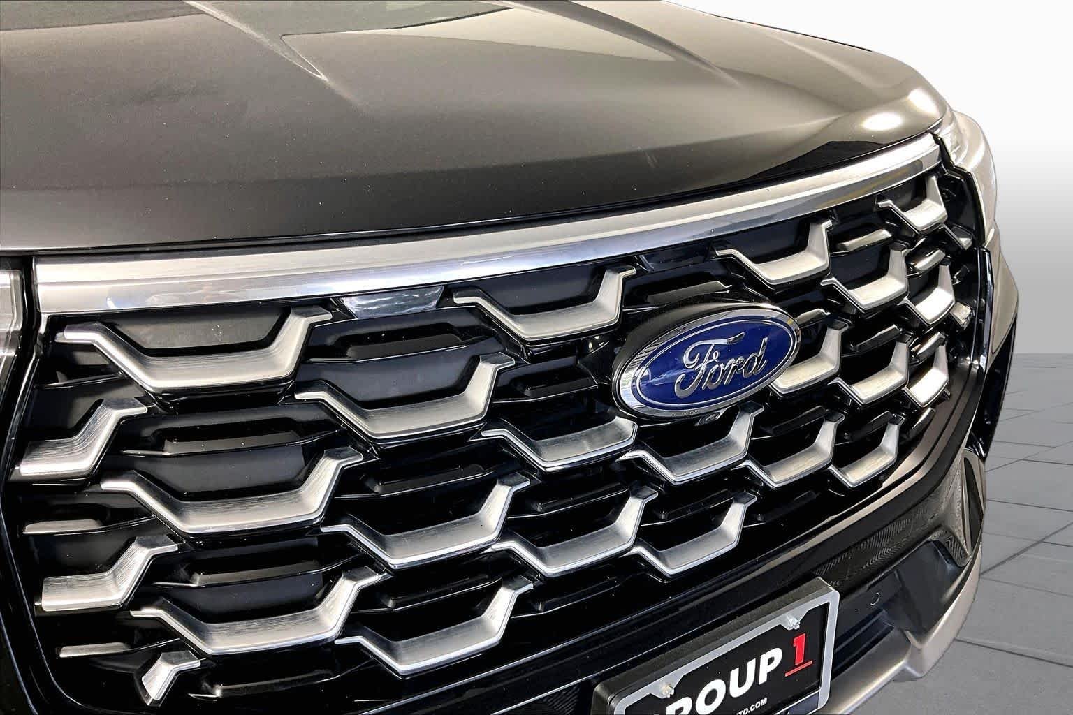 Used 2025 Agate Black Ford Platinum image 28