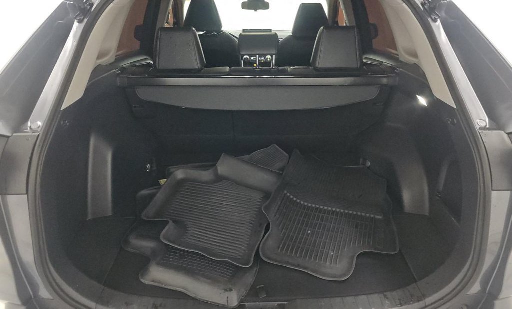 Used 2022 Gray Toyota XLE Premium image 8