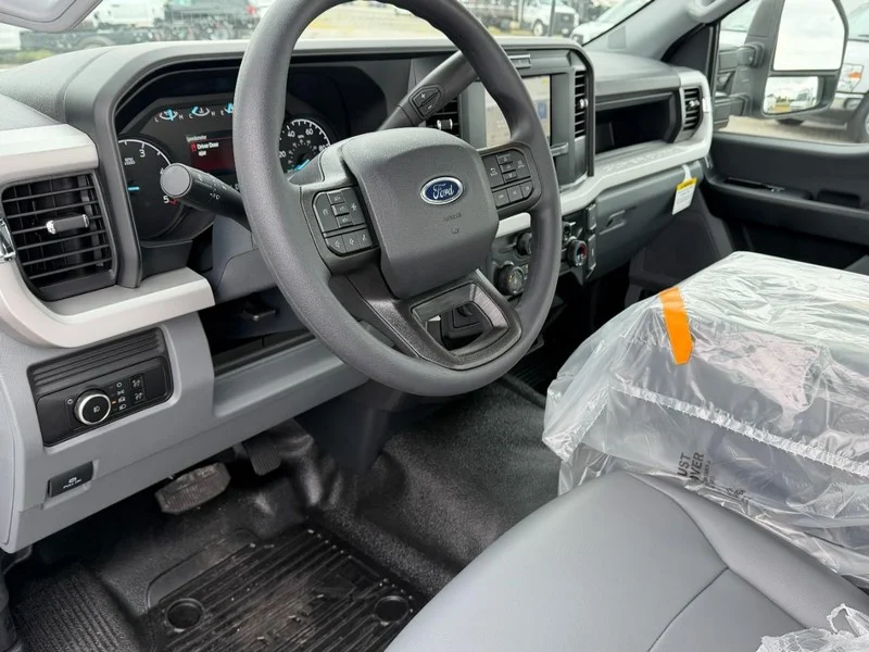 New 2026 Oxford White Ford XL 4WD Reg Cab 145" WB 60" CA image 5