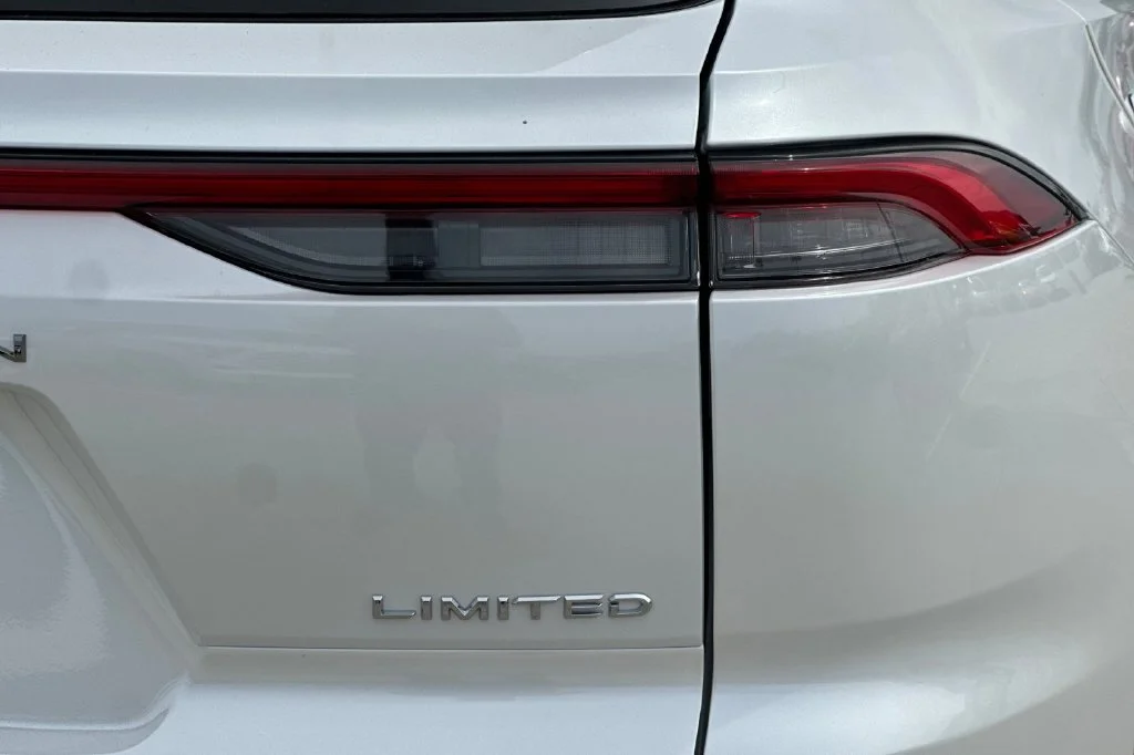 New 2026 Oxygen White with Black roof <sup>1</sup> Toyota  Limited image 32
