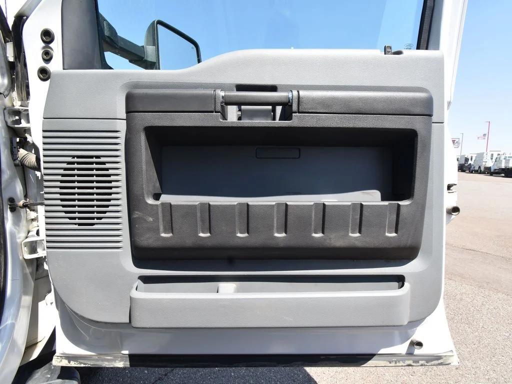 2014 Ford F-550 - Photo 66