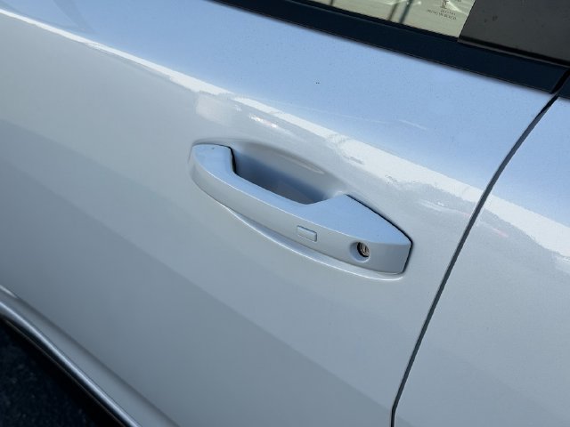 New 2027 Aspen White TriCoat / Super Black Two-tone Nissan SR Midnight Edition image 9