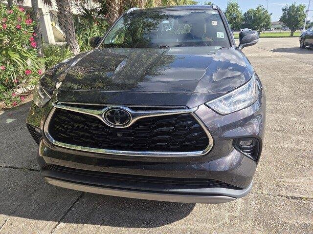 Used 2022 Opulent Amber Toyota Platinum image 5