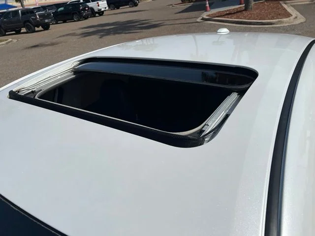 Used 2023 White Nissan SR image 8