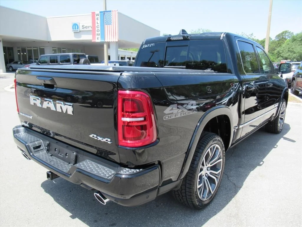 New 2026 Diamond Black Crystal Pearl-Coat Exterior Paint RAM Tungsten image 7