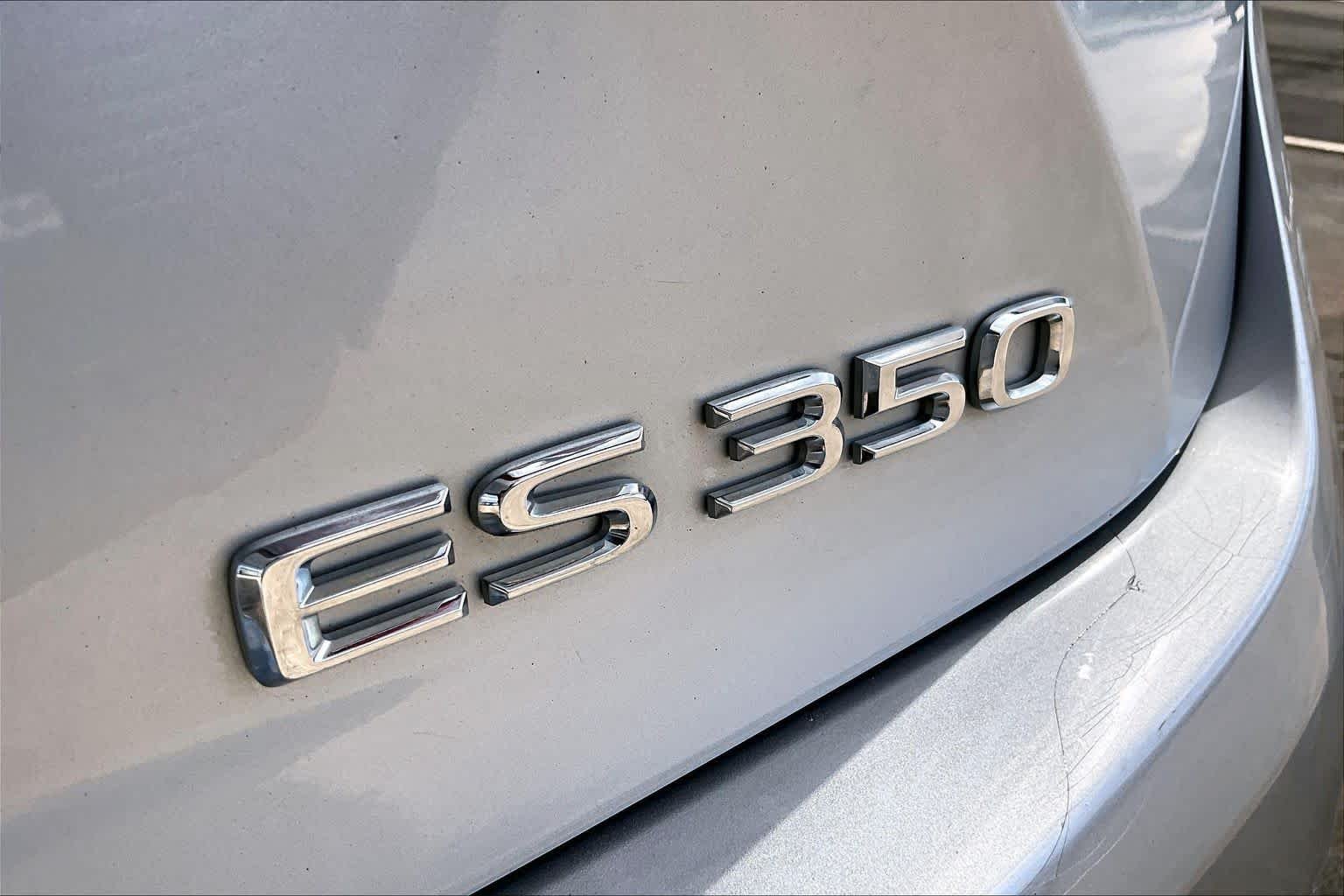 Used 2013 Silver Lining Metallic Lexus 4dr Sdn image 30