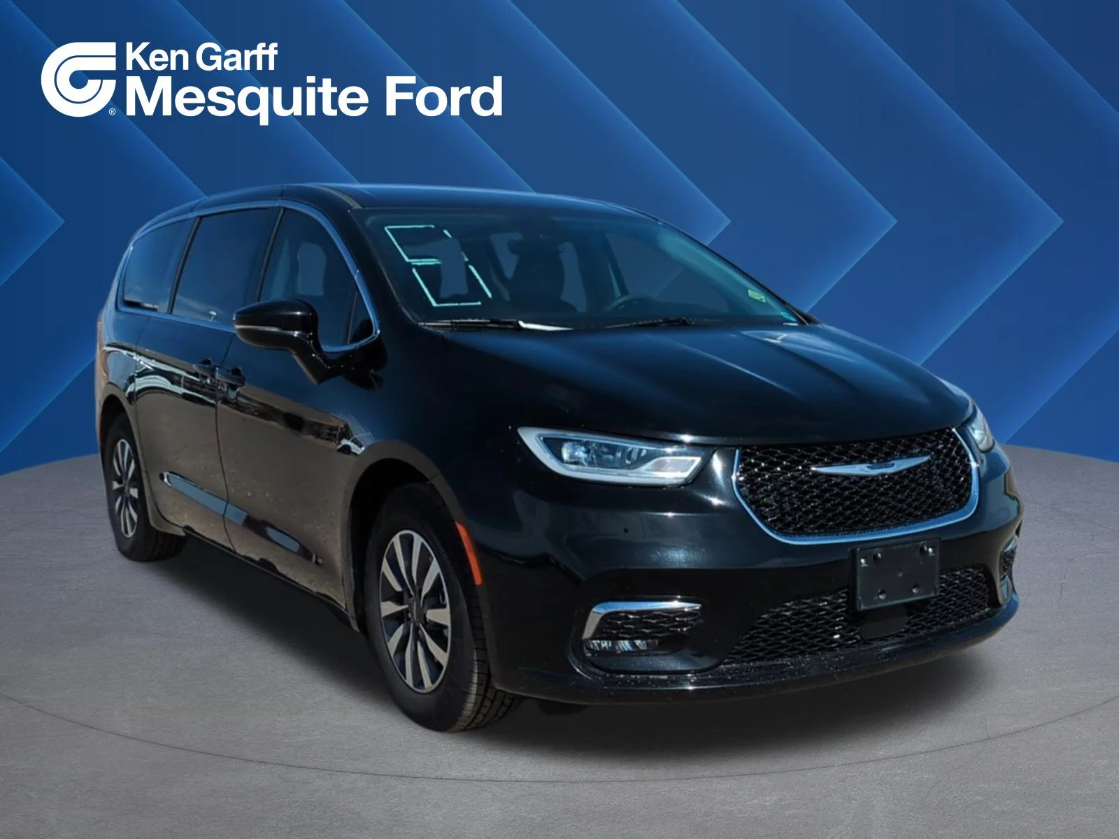 2024 Chrysler Pacifica Hybrid Select PHEV's photo