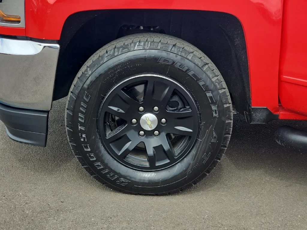 Used 2018 Red Chevrolet LT image 34