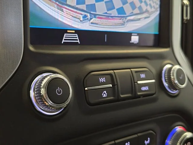 Used 2022 White GMC SLE image 21