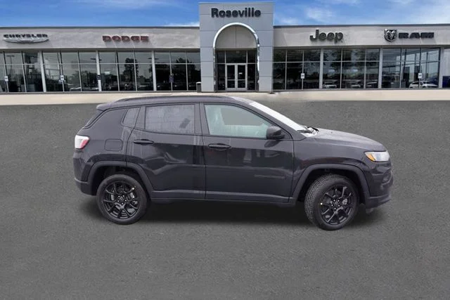 New 2026 Diamond Black Crystal Pearl-Coat Exterior Paint Jeep Altitude image 2