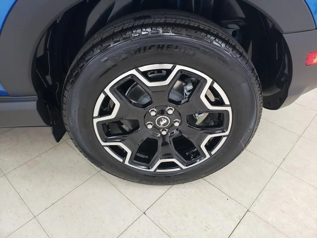 New 2025 Velocity Blue Metallic Ford Outer Banks® image 27