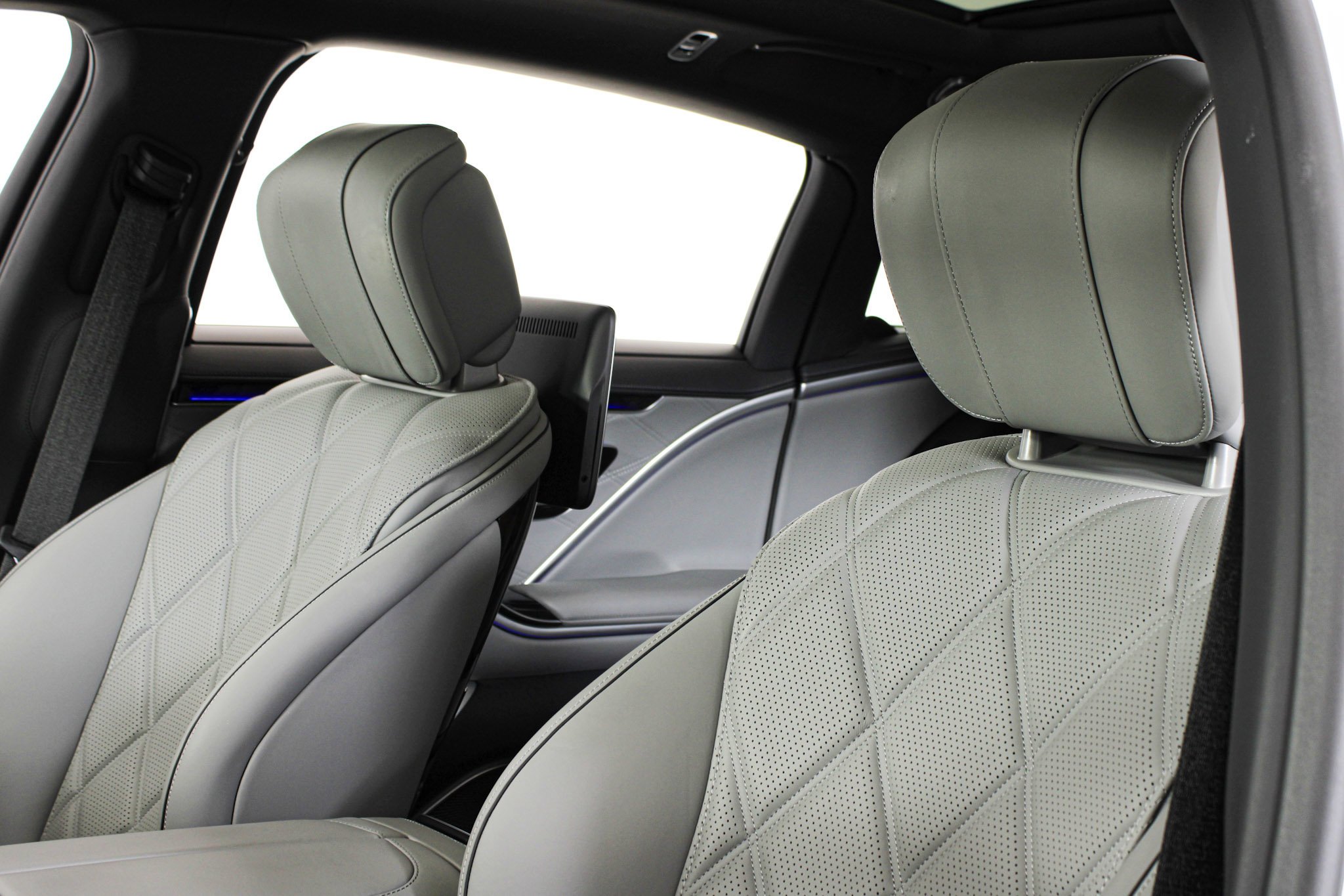 Used 2024 Blue Mercedes-Benz Maybach S 680 image 38
