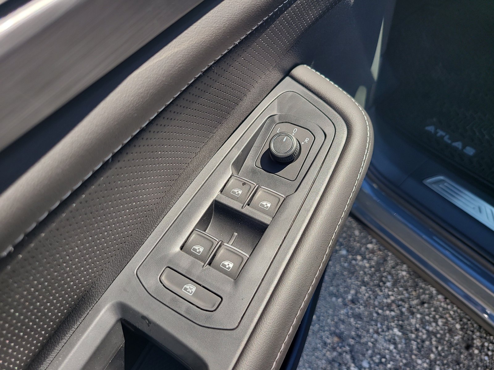 New 2026 Pure Gray Volkswagen 2.0T SE W/TECHNOLOGY image 14