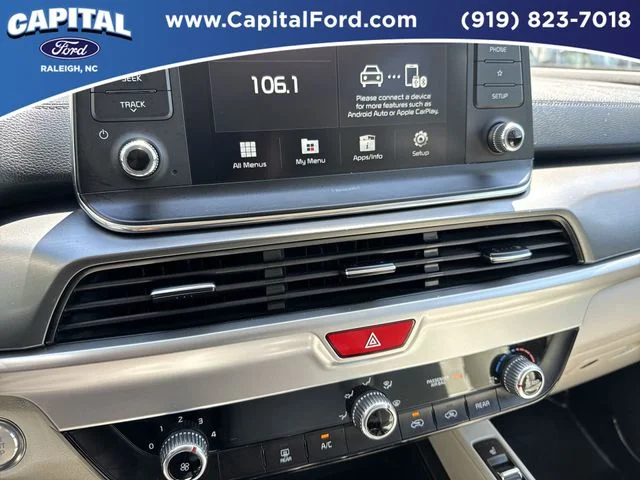 Used 2021 White Kia S image 27