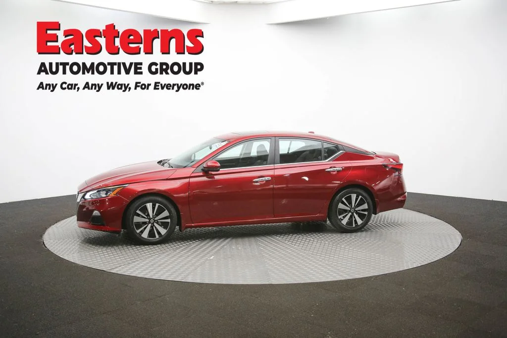 Used 2021 Red Nissan 2.5 SV image 58