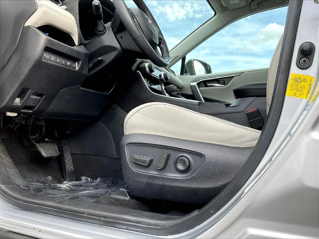 Used 2022 Silver Toyota Limited image 43