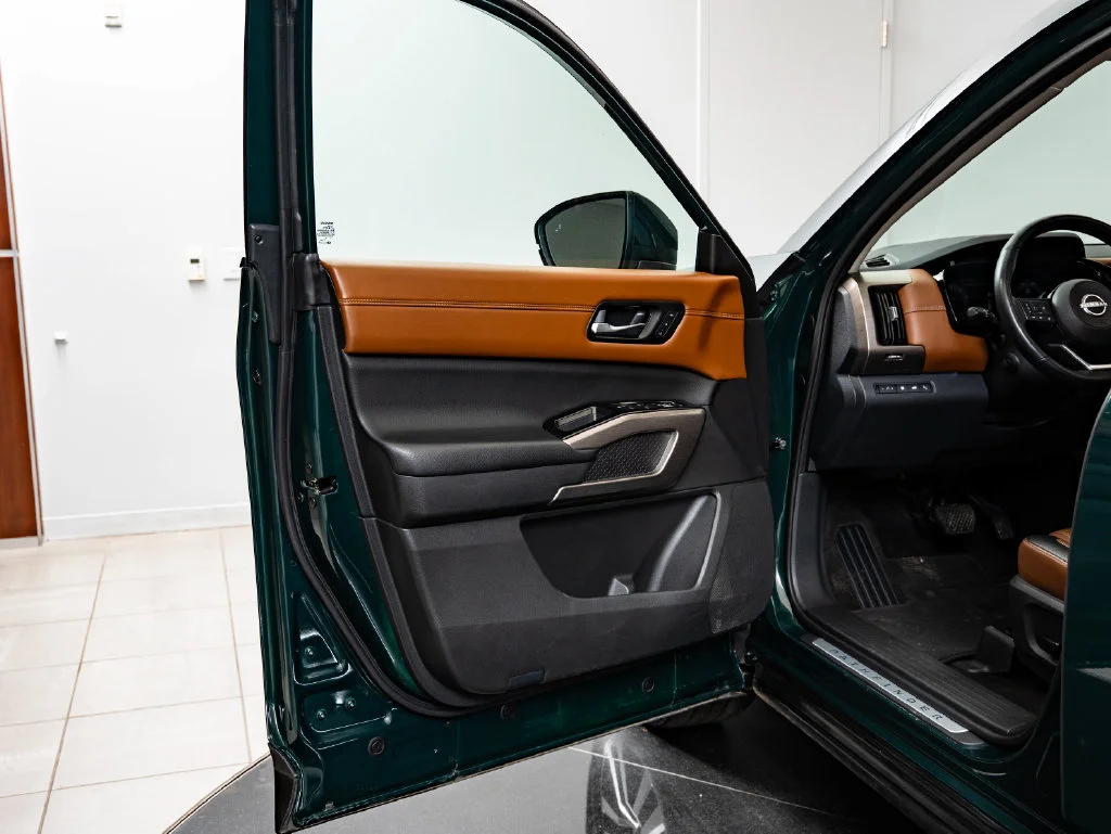 Used 2023 Obsidian Green Pearl Nissan Platinum image 29
