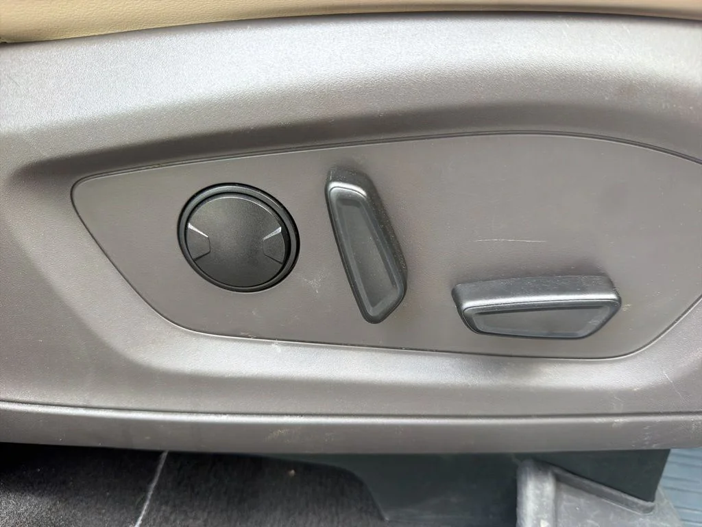 Used 2023 White Ford Platinum image 35