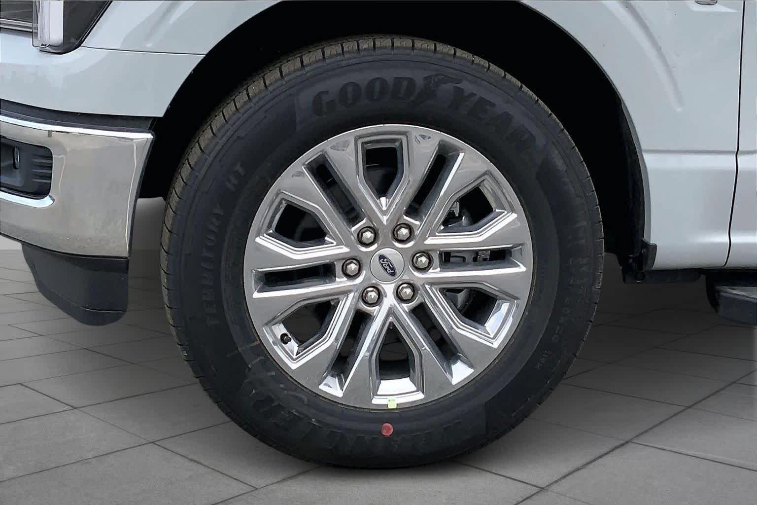 Used 2026 Avalanche Ford LARIAT image 12