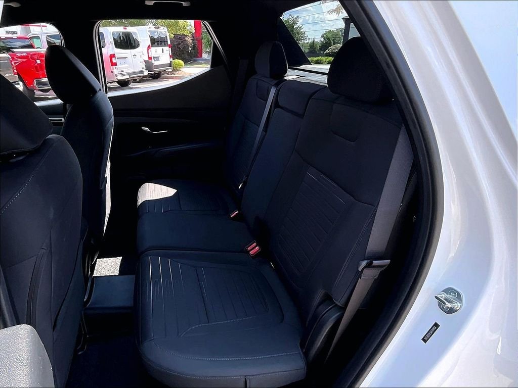 Used 2024 White Hyundai SEL image 15