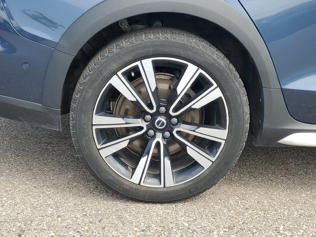 Used 2020  Volvo T5 image 5