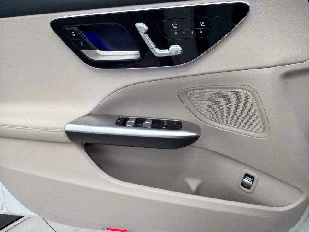 New 2027 White Mercedes-Benz C 300 image 19